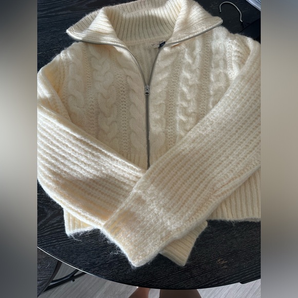 Universal threads sweater - Picture 3 of 3